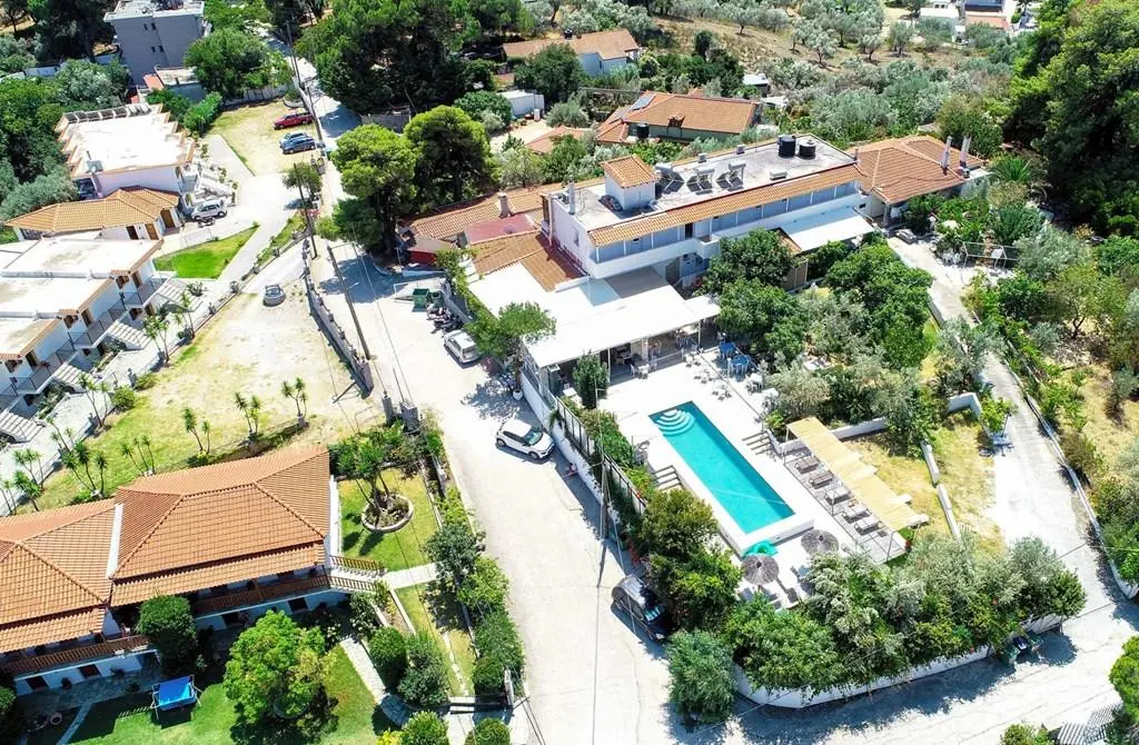Manos Apartments studios surrounded by gardens in Kolios Skiathos